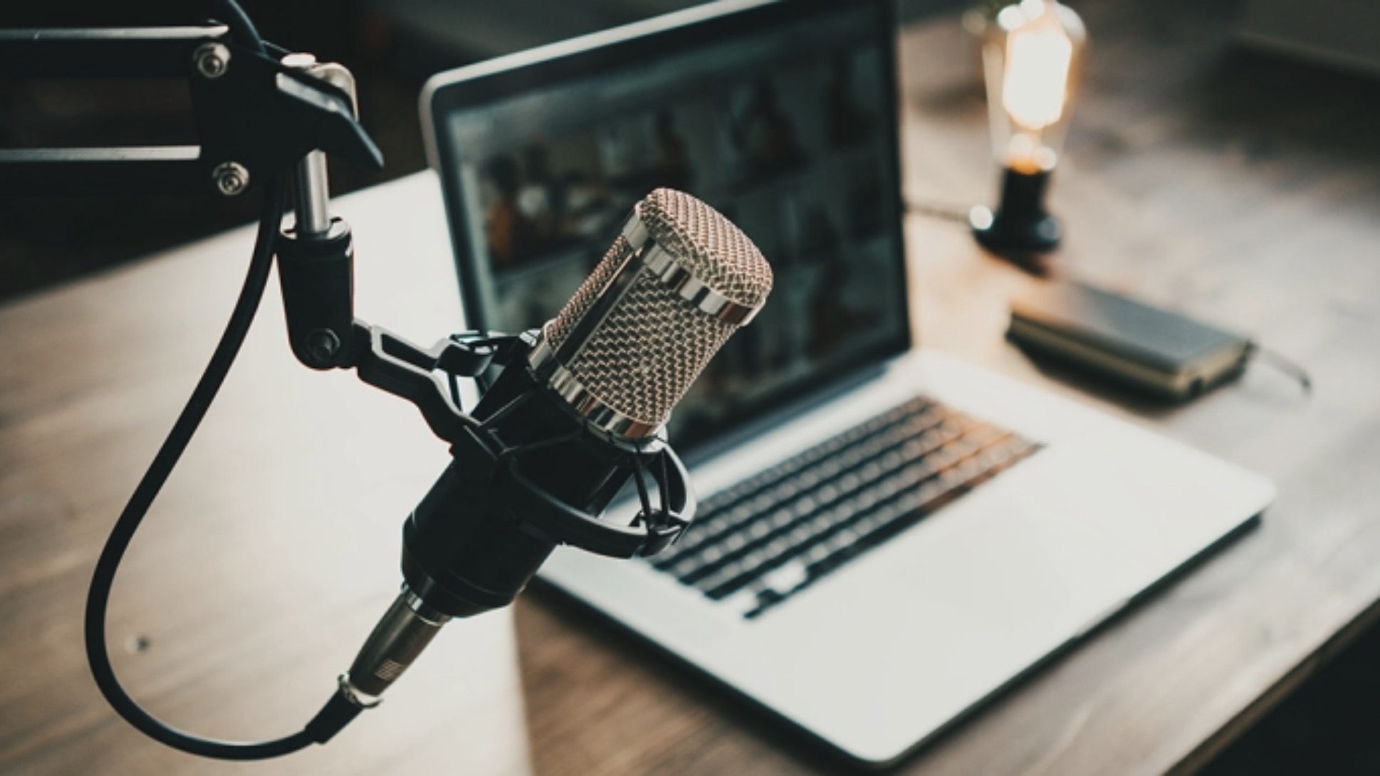 podcaster mic and laptop